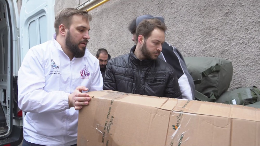 Передача закупленных предметов первой необходимости сотрудникам посольства Сирии в Москве