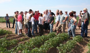 встреча немецких фермеров со специалистами агрономической службы хозяйства