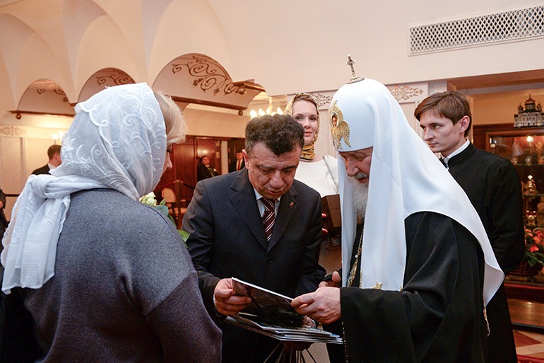 Председатель совета кинокомпании «Союз Маринс Групп» Галина Владимировна Отделкина поздравляет Патриарха Московского и всея Руси Кирилла с годовщиной интронизации