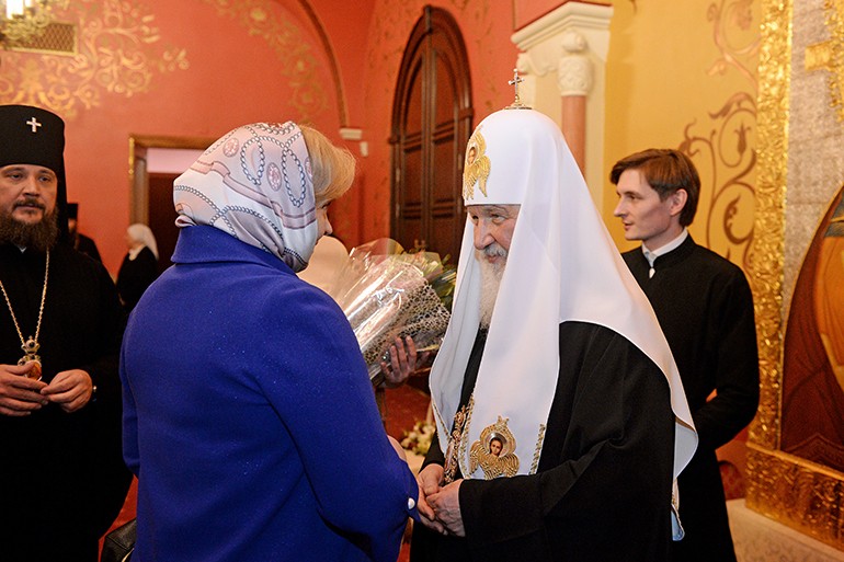 Председатель совета кинокомпании «Союз Маринс Групп» Галина Владимировна Отделкина поздравляет Патриарха Московского и всея Руси Кирилла с годовщиной интронизации