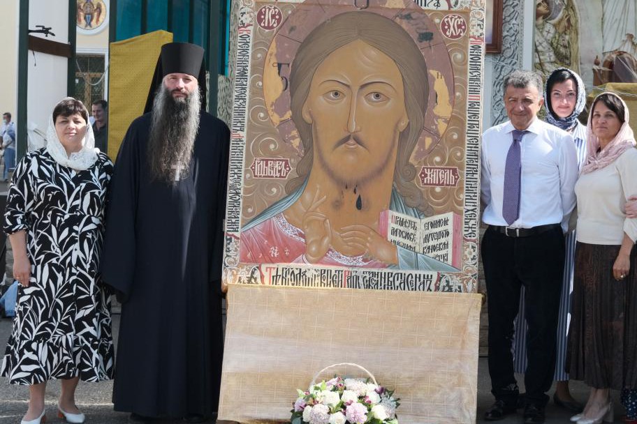 Руководители кинокомпании «Союз Маринс Групп» передали в дар Вознесенской Давыдовой пустыни икону «Спаса Москворецкого»