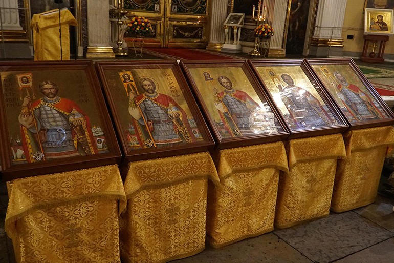 В Александро-Невской лавре в Санкт-Петербурге состоялся чин освящения пяти икон святого благоверного князя Александра Невского с частицей его мощей, написанных по инициативе кинокомпании «Союз Маринс Групп» и Всероссийской общественной организации морских пехотинцев «Тайфун»