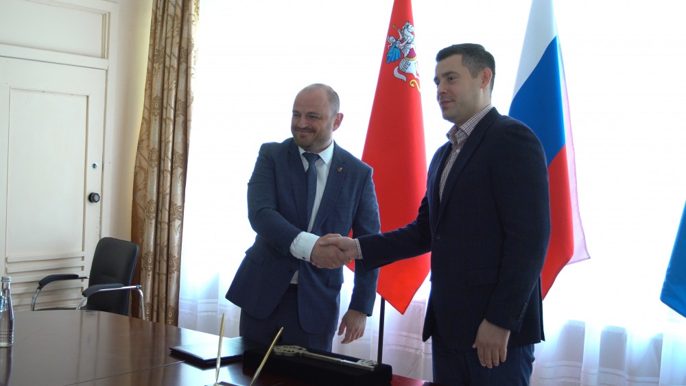 В День защиты детей, 1 июня 2023 года, состоялось подписание договора на безвозмездную передачу здания детского социально-реабилитационного центра для несовершеннолетних «Аистёнок» в собственность муниципалитета между «Союзом Маринс Групп» и Администраций городского округа Чехов