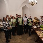 Волонтёры Кинокомпании «Союз Маринс Групп» вместе с православными добровольцами испекли несколько сотен блинов