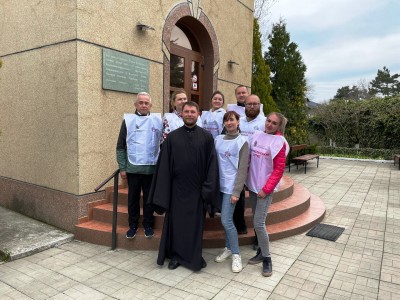 В Ялте волонтёры добровольческого отряда «Союза Маринс Групп» организовали субботник в храме