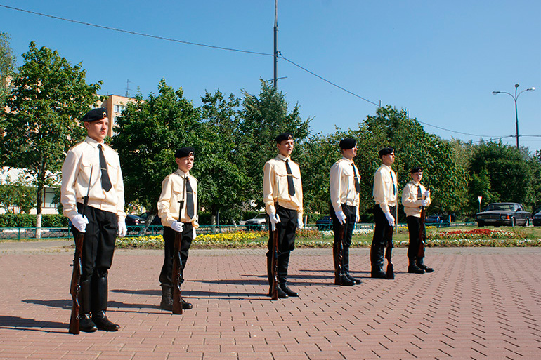 Торжественное вручение карабинов взводу почетного караула Клуба военно-патриотической и спортивной подготовки молодежи имени Героя Российской Федерации Сергея Фирсова «АТЦ-Альфа», шефскую поддержку которому оказывает Союз «Маринс Групп»