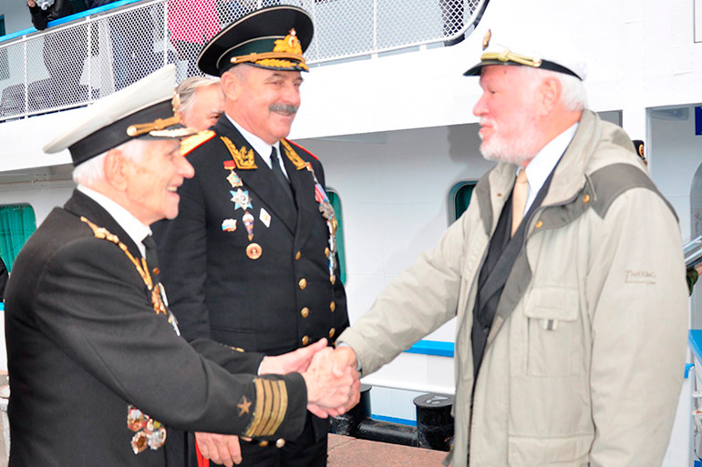 Участников проекта «Морское братство нерушимо!» приветствуют генералы: П.С. Шилов, Н.Г. Кузнецов